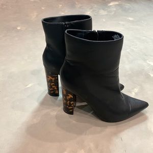 Women’s Express Point Toe Chunky heeled boots